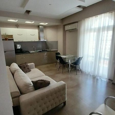 Apartment On Rustaveli 巴统 外观 照片
