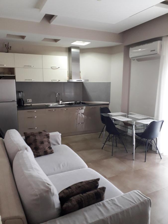 Apartment On Rustaveli 巴统 外观 照片