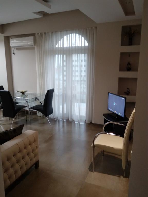 Apartment On Rustaveli 巴统 外观 照片